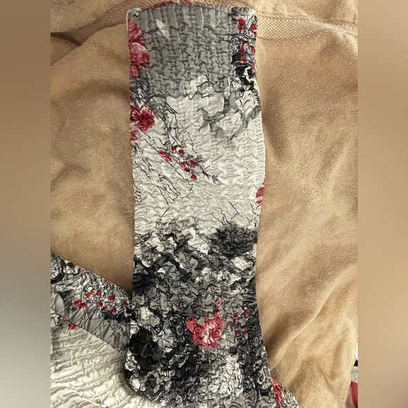 ABC collection crinkly ribbed satin material long sleeves jacket - Picture 10 of 11